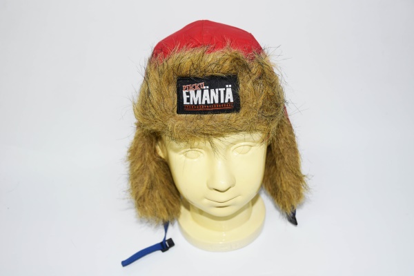 Women's knit hat with brim